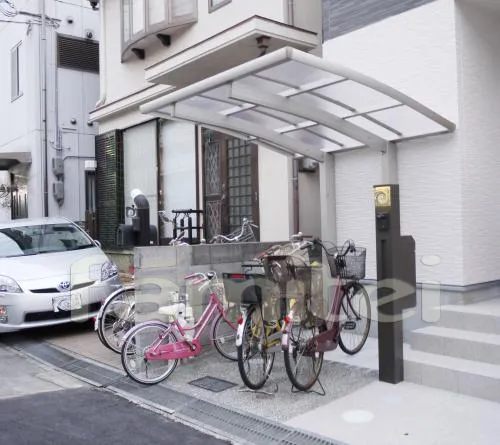 西宮市　オープン外構　ベランダ物干 レギュラーテラス屋根２Ｆ　自転車屋根  YKKapレイナポートミニ