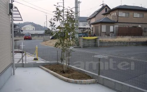 奈良市　リフォームオープン外構　カーポート　レンガ花壇　テラス屋根