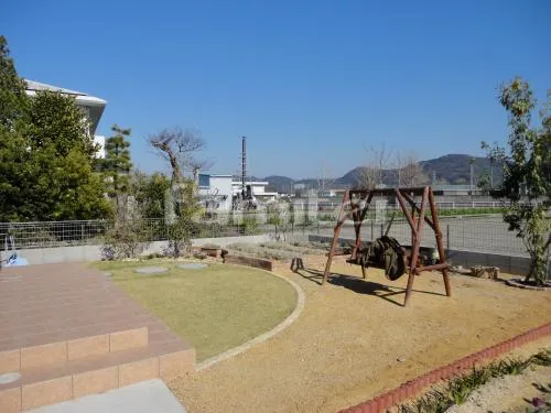 和歌山市の庭リフォーム　芝生　タイルデッキ