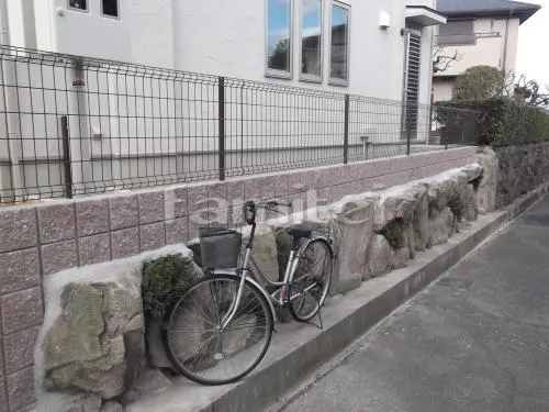 吹田市　レンガ門柱　アプローチ　物置　自転車屋根　フェンス