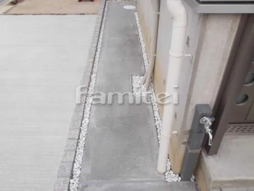 箕面市　機能門柱　犬走りコンクリート 縁 化粧砂利　防犯砂利