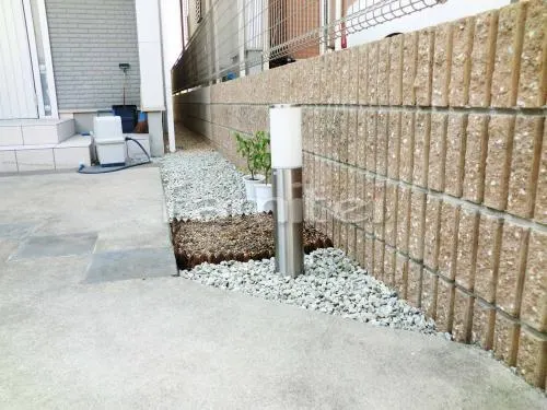 北葛城郡広陵町 リフォームクローズ外構 跳ね上げ門扉 LIXIL(リクシル) オーバードアS1 植栽灯 タカショー シンプルLEDスポットライト1型
