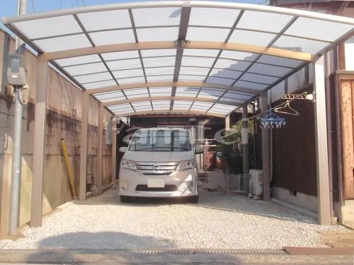 北葛城郡広陵町 カーポート LIXILリクシル カーブポートシグマ3 TOSTEMトステム 4台用(横2台用 縦連棟) R型アール屋根 洗濯干し屋根 折りたたみ式物干し 駐車場ガレージ 防犯砂利 バラス砕石敷き