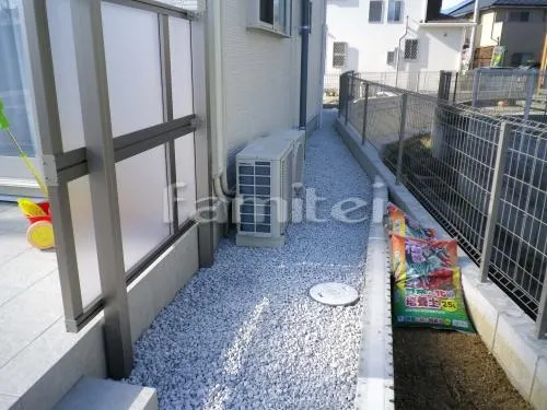 大阪狭山市 エクステリア工事 タイルデッキ INAXイナックス グレイスランド300角 LIXILリクシル 目隠しパネル(前面 サイド) テラス屋根用 犬走り 防犯砂利 バラス砕石敷き