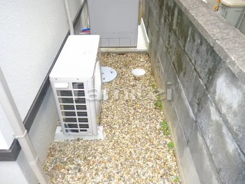 宇治市 外構工事 玄関まわり 門柱 門扉 角柱 手すり ガレージまわり 駐車場屋根 土間コンクリート 目隠し塀 塗り壁 ガラスブロック たまゆら お庭 土間コンクリート レンガ目地 犬走り 砂味砂利
