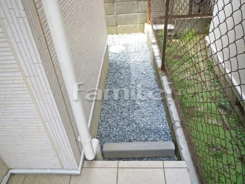 宝塚市 小工事 玄関アプローチ階段 床タイル貼り INAXイナックス グレイスランド300角 GRL-1 LIXILリクシル 犬走り 防犯砂利敷き バラス砕石