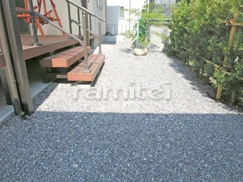 寝屋川市 外構工事 玄関まわり 門柱 照明 ポスト 宅配ボックス 花壇 植栽 スロープ 階段 土間コンクリート ガレージまわり 駐車場屋根 門扉 土間コンクリート 境界フェンス塀 お庭まわり ウッドデッキ 屋根 植栽 砂利敷き 勝手口門扉