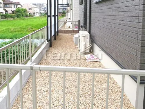 草津市 外構工事 機能門柱 芝生張り 姫高麗芝 駐車場ガレージ床 土間コンクリート 境界フェンス塀 洗濯干し屋根 立水栓  犬走り 防犯砂利敷き 錆砂利