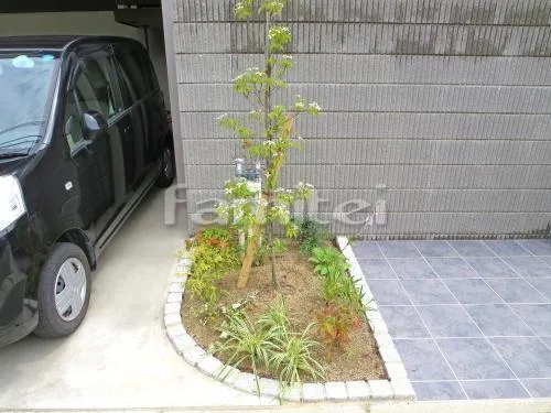 奈良市 外構工事 玄関まわり 門柱 照明 ポスト 花壇 植栽 アプローチ 角柱 駐車場ガレージまわり 土間コンクリート ウッドデッキ 落下防止フェンス シンボルツリー  