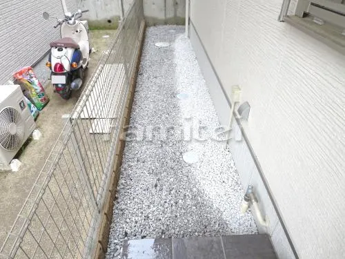 茨木市 外構工事 玄関まわり アプローチ 門柱 立水栓 駐車場ガレージ床 土間コンクリート 芝生張り 植栽 タイルデッキ 和風目隠し人工竹垣 シンボルツリー 犬走り 防犯砂利敷き バラス砕石
