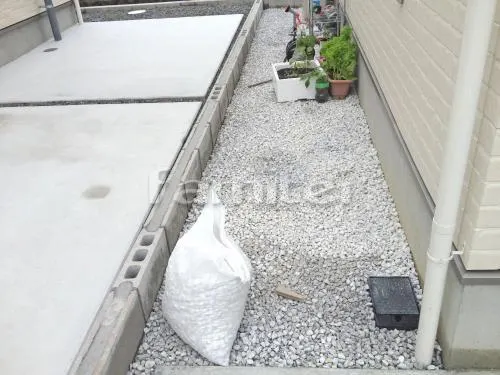 堺市美原区 外構工事 門柱 玄関アプローチ 床石貼り ガレージまわり 駐車場屋根 土間コンクリート