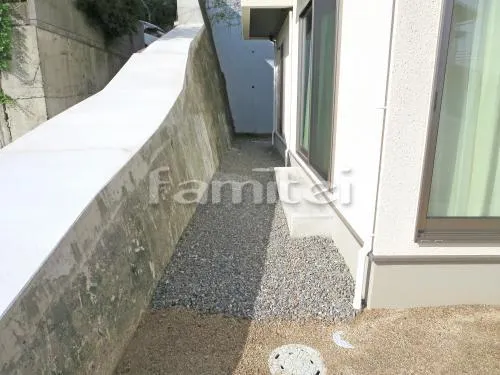 奈良市 外構工事 玄関まわり 門柱 アプローチ 目隠しフェンス塀 洗濯干し屋根 犬走り 防犯砂利敷き バラス砕石 防草シート加工