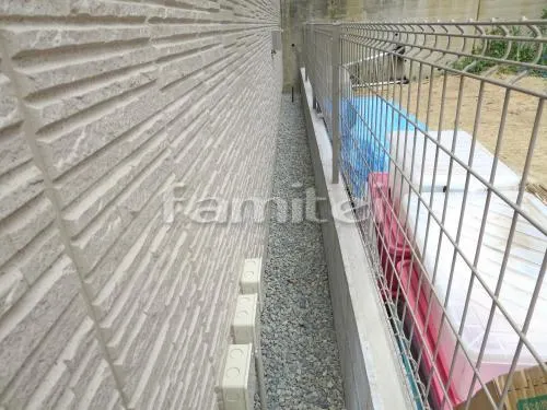 吹田市 外構工事 玄関まわり アプローチ 手すり 門柱 門扉 ガレージまわり 駐車場屋根 土間コンクリート 落下防止フェンス塀 洗濯干し屋根 犬走り 防犯砂利敷き バラス砕石