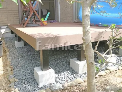 岩出市 庭工事 カーポート プライスポート 縦2台用(縦連棟) R型アール屋根 人工木ウッドデッキ YKKAP リウッドデッキ200 ウッドデッキ下 防犯砂利敷き バラス砕石 防草シート加工