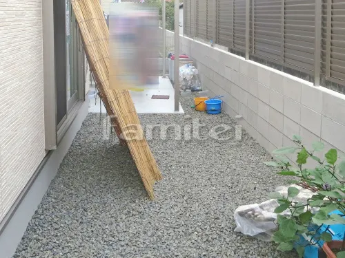 和歌山市 外構工事 玄関まわり アプローチ 門柱 ポスト ポーチ 花壇 カーポート 洗濯干し屋根 レギュラーテラス屋根 犬走り 防犯砂利敷き バラス砕石