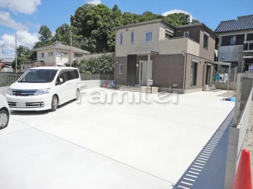 海南市 外構工事 駐車場ガレージ床 土間コンクリート 伸縮目地 自転車バイク屋根 プライスポートミニ 駐輪場屋根 サイクルポート R型アール屋根 目隠しフェンス塀 LIXILリクシル ハイミレーヌR4型 TOEXトエックス コンクリートブロック 犬走り 防犯砂利敷き バラス砕石