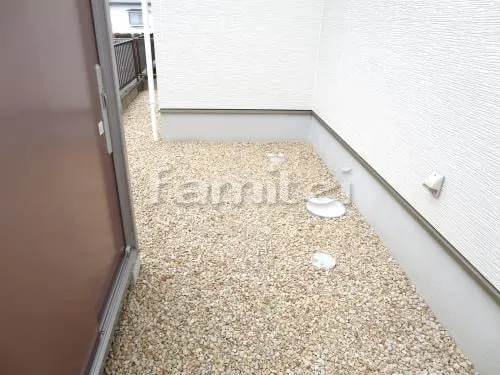 草津市 外構工事 玄関まわり アプローチ 門柱 ポスト ガレージまわり 駐車場屋根 土間コンクリート 洗濯干し屋根 ヨド物置 犬走り 防犯砂利敷き 錆砂利