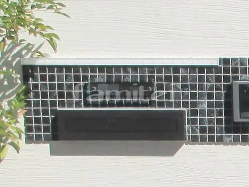 岸和田市 外構工事 玄関まわり 門柱 照明 ポスト 袖壁 植栽 門扉 アプローチ 駐車場ガレージまわり 門扉 角柱 土間コンクリート 犬走り 防犯砂利敷き バラス砕石 防草シート加工