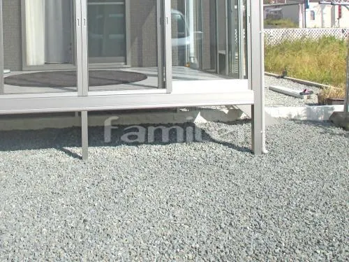 和歌山市 リフォーム庭園工事 ガーデンルーム YKKAP サンフィール3 テラス囲いサンルーム F型フラット屋根 網戸 カーテンレール 階段ステップ2段 お庭 防犯砂利敷き バラス砕石 防草シート加工 木製調目隠しフェンス塀 ナチュラルウッド プランパーツ アルミ平板 木目調ウォール