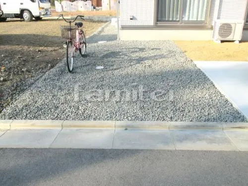 和歌山市 外構工事 玄関まわり アプローチ 門柱 照明 ポスト 駐車場ガレージ床 土間コンクリート 駐輪場床 防犯砂利敷き バラス砕石 境界フェンス塀 LIXILリクシル ハイグリッドフェンスN1型 TOEXトエックス コンクリートブロック 犬走り 防犯砂利敷き バラス砕石