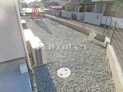 生駒市 外構工事 新築モダン 高台セミクローズ外構 玄関まわり 門柱 照明 ポスト アプローチ 踊り場 ガレージまわり 駐車場屋根 土間コンクリート カーステップ 境界フェンス塀 洗濯干し屋根 お庭 防犯砂利敷き バラス砕石 防草シート加工
