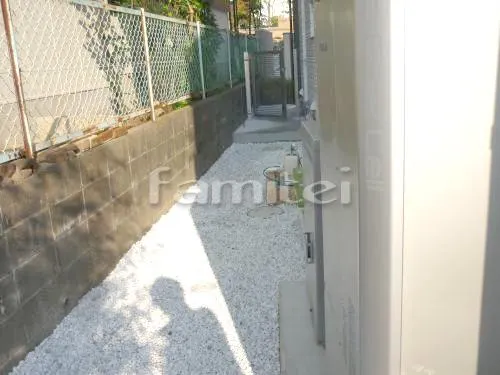 高槻市 庭工事 タイルデッキ INAXイナックス グレイスランド300角 GRL-11 LIXILリクシル 犬走り 防犯砂利敷き 白玉石