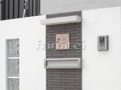 奈良市 外構工事 新築洋風 セミクローズ外構 玄関まわり アプローチ 門柱 照明 ポスト 花壇 植栽 階段 手すり ガレージまわり 駐車場屋根 土間コンクリート　スロープ 門扉 ストックヤード 洗濯干し屋根 ウッドデッキ 階段ステップ 境界フェンス塀