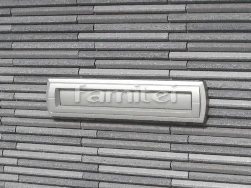 和歌山市 外構工事 新築モダン セミクローズ外構 玄関アプローチ 門柱 郵便受けポスト 門柱灯エントランスライト照明 ガレージまわり 駐車場屋根 土間コンクリート デザイン目隠し塀 勝手口門扉 洗濯干し屋根