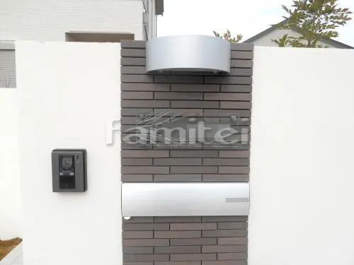 木津川市 外構工事 新築モダン セミクローズ外構 玄関まわり 門柱 照明 表札 ポスト アプローチ 植栽 駐車場ガレージ床 土間コンクリート 目隠し塀 境界フェンス塀 土留め化粧ブロック モルタル階段ステップ 洗濯干し屋根 犬走り 防犯砂利敷き バラス砕石