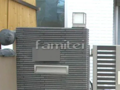 豊中市 外構工事 新築モダン セミクローズ外構 旗竿地 玄関まわり 門柱 照明 ポスト 門扉 アプローチ ガレージまわり 駐車場屋根 土間コンクリート 防犯車止め 境界フェンス塀 タイルデッキ ピンコロ囲い水受け(パン) 土間モルタル仕上げ 洗い場