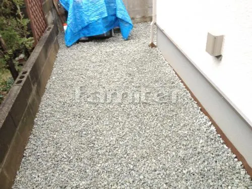 香芝市 外構工事 新築モダン オープン外構 玄関まわり 門柱 照明 表札 ポスト アプローチ ガレージまわり 駐車場屋根 照明 土間コンクリート 境界フェンス塀 洗濯干し屋根 テラス屋根下 モルタルステップ 犬走り 防犯砂利敷き バラス砕石