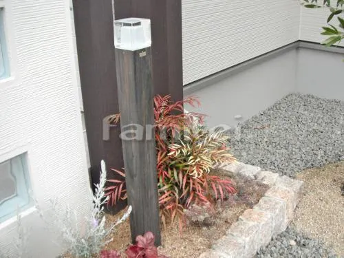 和歌山市 外構工事 新築洋風 オープン外構 玄関アプローチ 門柱 郵便受けポスト 花壇 照明 シンボルツリー ガラス角柱 タイルデッキ カーポート 駐車場ガレージ床 土間コンクリート 洗濯干し屋根 デザイン目隠し塀 立水栓