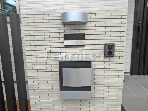 天理市 外構工事 新築シンプルモダン オープン外構 門柱 壁タイル貼り 木製調デザインアルミ角柱 表札灯ライト照明 表札 郵便受けポスト シンボルツリー 常緑樹 下草 低木 植栽灯ガーデンライト照明 玄関アプローチ 駐車場ガレージ床 土間コンクリート 境界フェンス塀 オーニング タイルデッキ