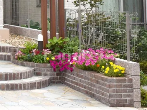 茨木市 外構工事 新築ナチュラル オープン外構 玄関まわり アプローチ 花壇 照明 角柱 門柱 ポスト ガレージまわり 駐車場屋根 土間コンクリート