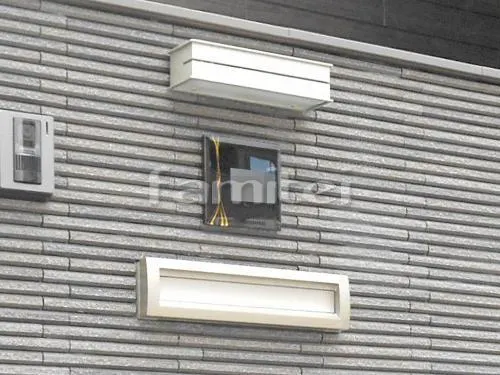 木津川市 外構工事 新築シンプルモダン セミクローズ外構 玄関まわり アプローチ 照明 門柱 表札 ポスト 門扉