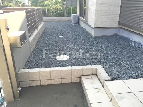 河内長野市 外構工事 新築シンプル セミクローズ外構 玄関まわり 門袖 照明 ポスト 門扉 カーポート 土間コンクリート 手動跳ね上げ式門扉 木製調目隠しフェンス塀 砂利