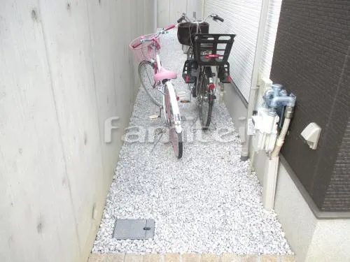 茨木市 外構工事 新築ナチュラル オープン外構 アプローチ 門柱 照明 郵便受けポスト カーポート 土間コンクリート シンボルツリー 生垣 バラス砕石 防草シート加工