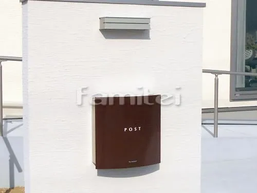 新築ナチュラル オープン外構 玄関まわり アプローチ 門柱 照明 郵便受けポスト 手すり スロープ カーポート 土間コンクリート