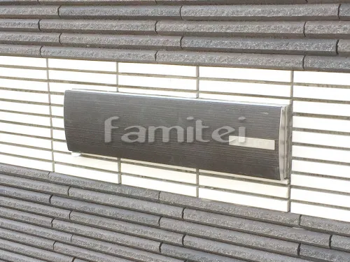 泉大津市 新築シンプル セミクローズ外構 玄関まわり アプローチ 門袖 門扉 ポスト 角柱 目隠し塀 カーポート 土間コンクリート