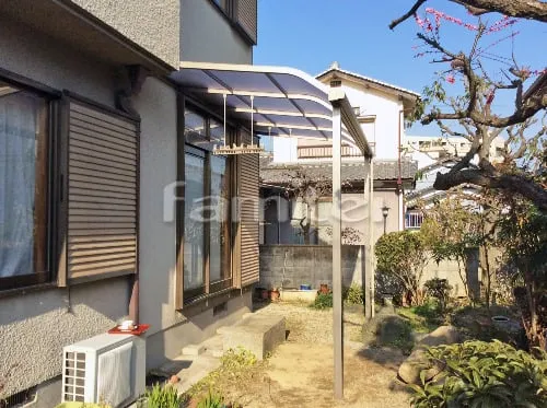 雨除け屋根 レギュラーテラス屋根 1階用 R型アール屋根 物干し 既存濡れ縁撤去 人工木ウッドデッキ YKKAP リウッドデッキ200  階段ステップ1段