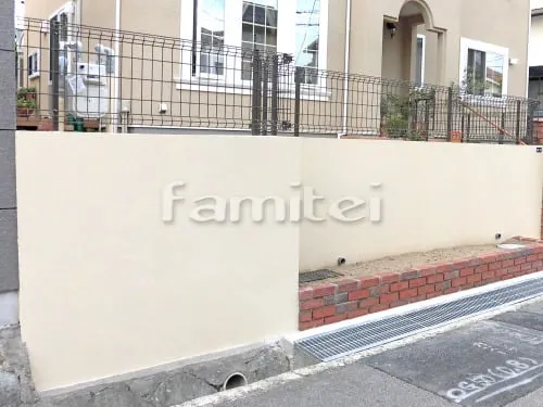 箕面市 新築ナチュラル クローズ外構 玄関まわり 門柱 ポスト 照明 門扉 アプローチ 手すり フェンス 花壇 芝生 ウッドデッキ 洗濯干し屋根 砂利