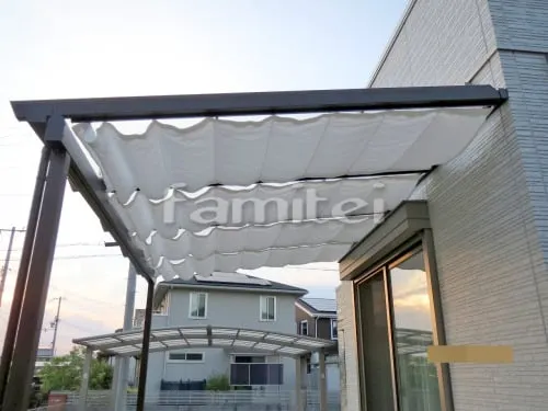 三木市 庭工事 フル木製調テラス屋根(パーゴラ風) 三協アルミ ナチュレ 1階用 F型フラット屋根 タイルデッキ LIXILリクシル グレイスランド300角 GRL-3 階段ステップ1段