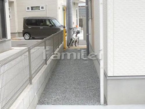 加古川市 外構工事 レンガ化粧 ユニソン ソイルレンガ 駐車スペース 土間コンクリート 伸縮目地 犬走り 防犯砂利敷き バラス砕石 防草シート加工 ベランダ屋根 LIXILリクシル スピーネ 2階用 R型アール屋根