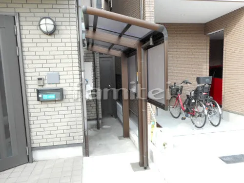 大阪市東成区 エクステリア工事 自転車バイク屋根 YKKAP レイナポートグランミニ 駐輪場屋根 サイクルポート R型アール屋根 目隠しパネル(側面 サイド) 勝手口ドア LIXILリクシル アルミ框ドア 目隠しフェンス塀 LIXILリクシル プレスタ8型 コンクリートブロック