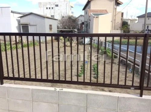有田市 新築ナチュラル オープン外構 門柱 アプローチ 目隠しフェンス 境界フェンス 人工芝 テラス屋根