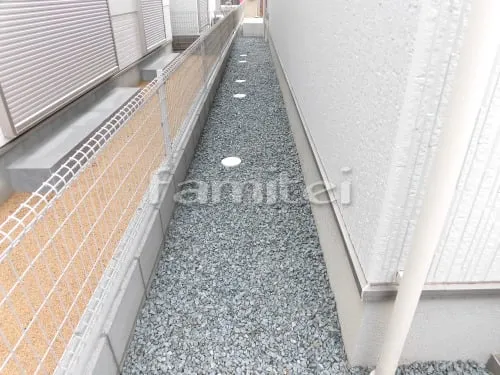 川西市 新築シンプル クローズ外構 玄関まわり 門袖 門扉 アプローチ カーポート 土間コンクリート オーバードア 植栽 芝生 物置 ウッドデッキ 花壇