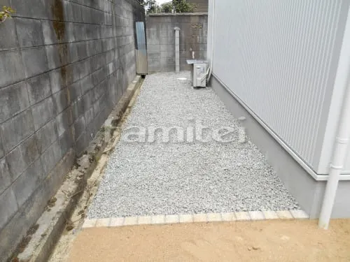 奈良市 新築ナチュラル オープン外構 玄関まわり 門柱 アプローチ 手すり 土間コンクリート フェンス 土留めコンクリートブロック 犬走り 防犯砂利敷き バラス砕石