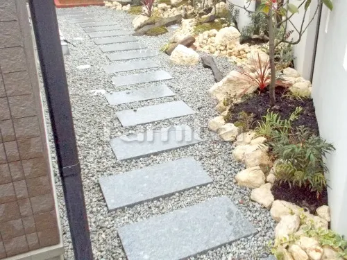 北葛城郡上牧町 リフォーム庭園工事 石積 琉球石灰岩 下草 低木 植栽 ステップ ミカゲ石 防犯砂利敷き バラス砕石 防草シート加工 レンガ花壇 ユニソン 歌留多 カルタブリック