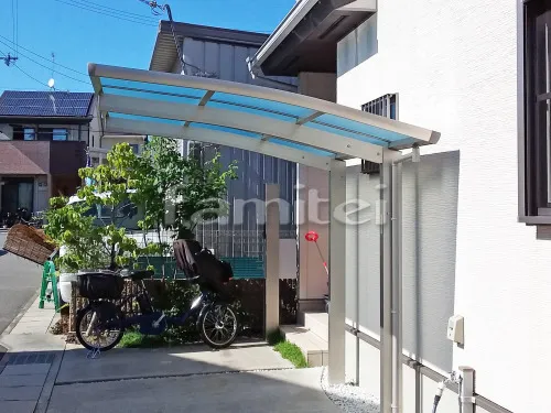 京都市右京区 エクステリア工事 自転車バイク屋根 YKKAP レイナポートグランミニ 駐輪場屋根 サイクルポート R型アール屋根 ベランダ屋根 レギュラーテラス屋根 2階用 R型アール屋根 物干し