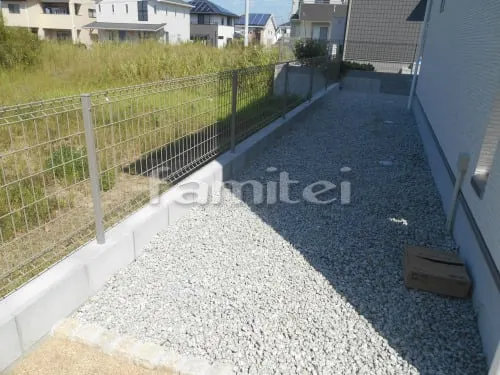 木津川市 新築ベーシック オープン外構 玄関まわり 門柱 アプローチ階段 カーポート 土間コンクリート サイクルポート シンボルツリー 犬走り 防犯砂利敷き バラス砕石